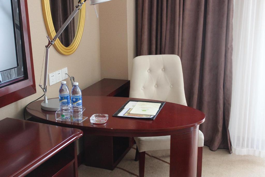 Hotel Vienna Hongqiao Airport Caobao Road 4*